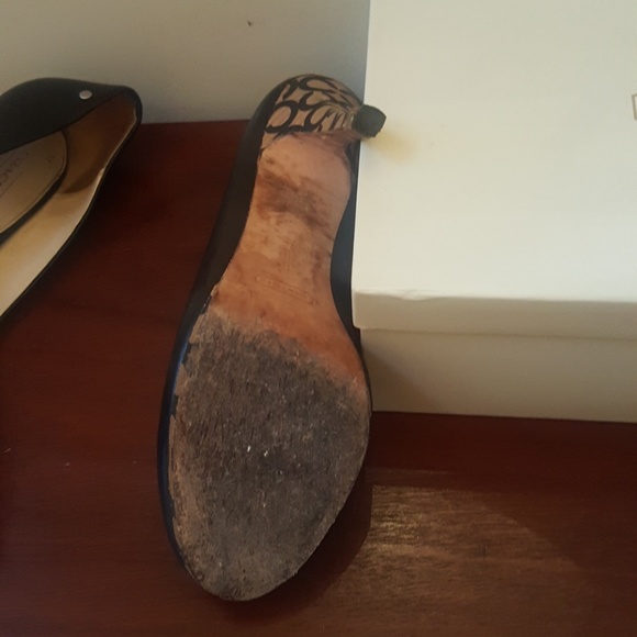 Black Leather Coach Alexa 8 Round Toed Pumps - Picture 3 of 6